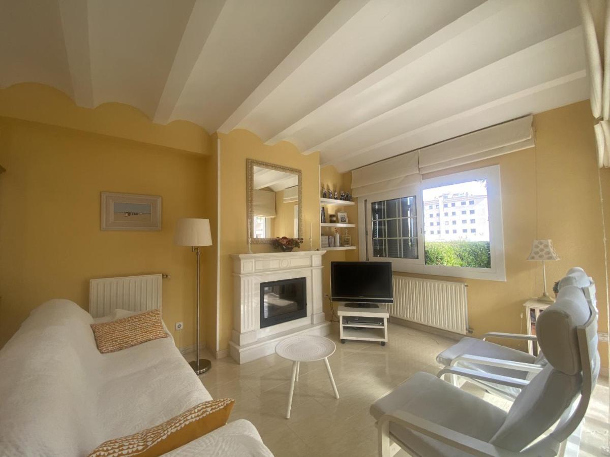 R17 Casa Merce Rodoreda Calafell Bagian luar foto